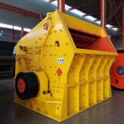 反擊式破碎機(jī)破碎過程原理